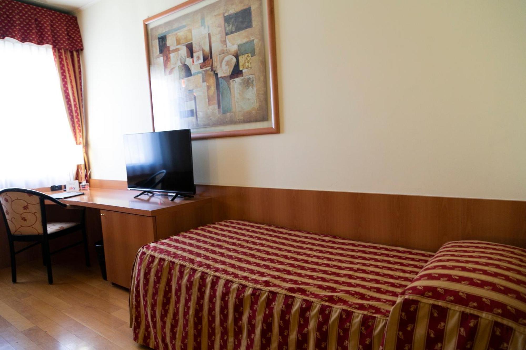 Melas Hotel Merate Dış mekan fotoğraf