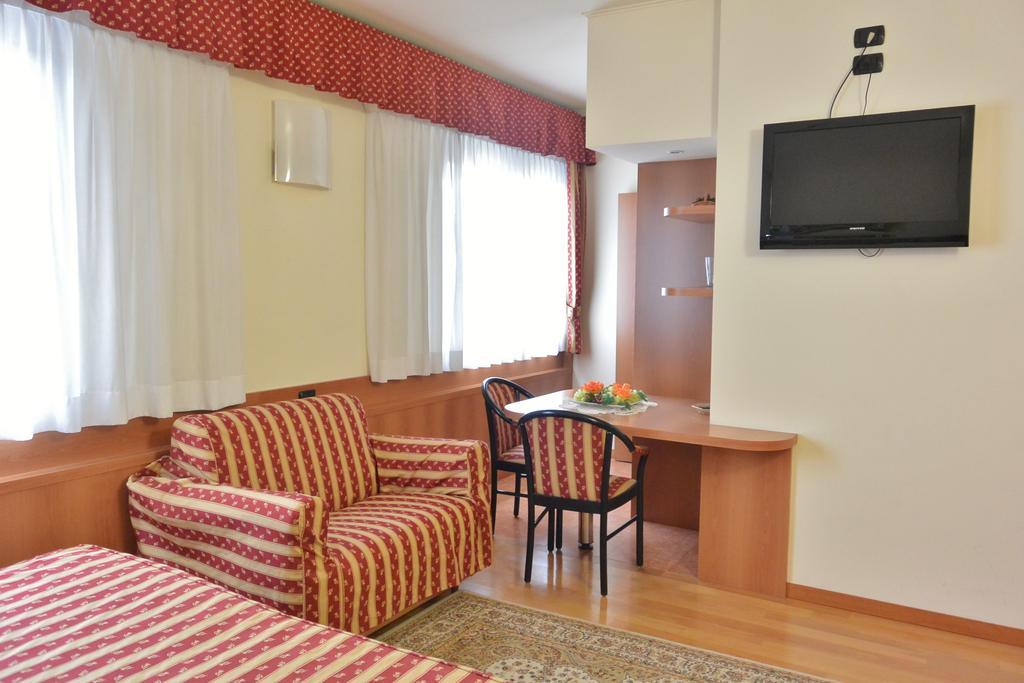 Melas Hotel Merate Dış mekan fotoğraf